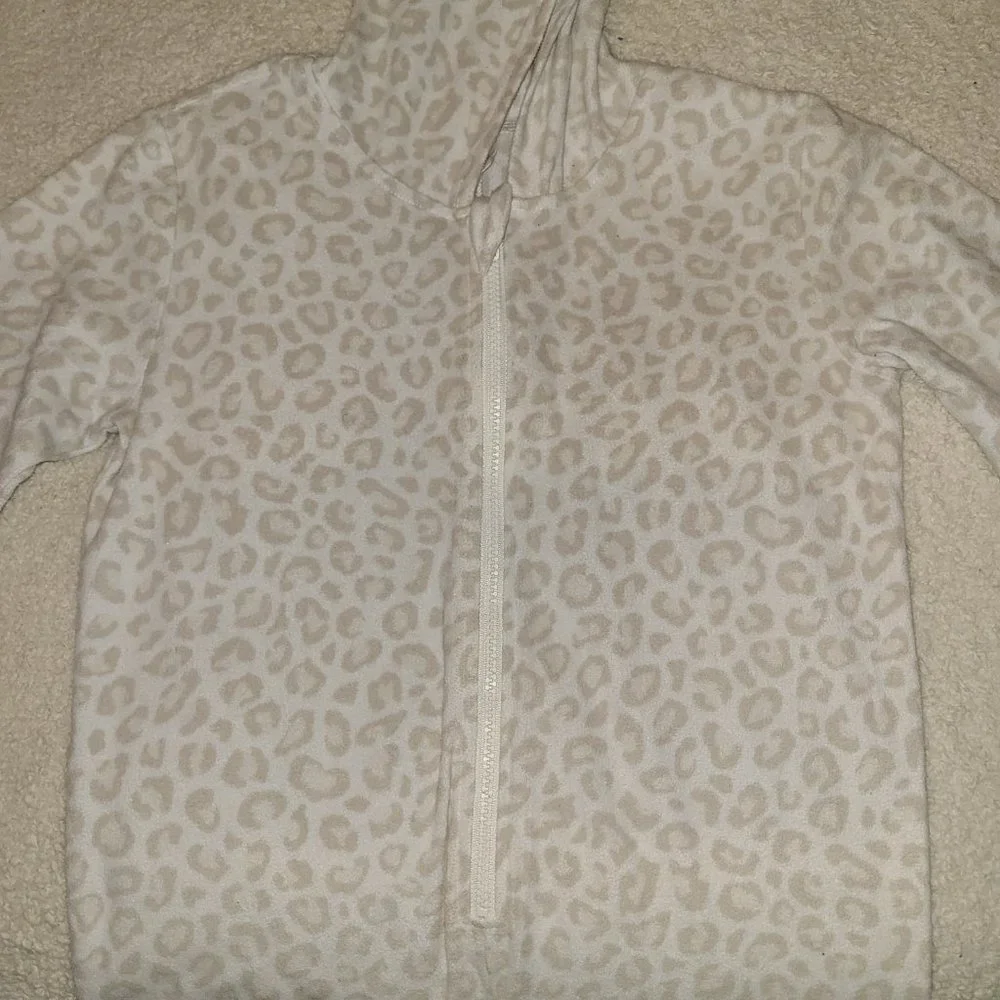 5/$30 Girls Old Navy Hooded Fleece Zip Up Pajamas
